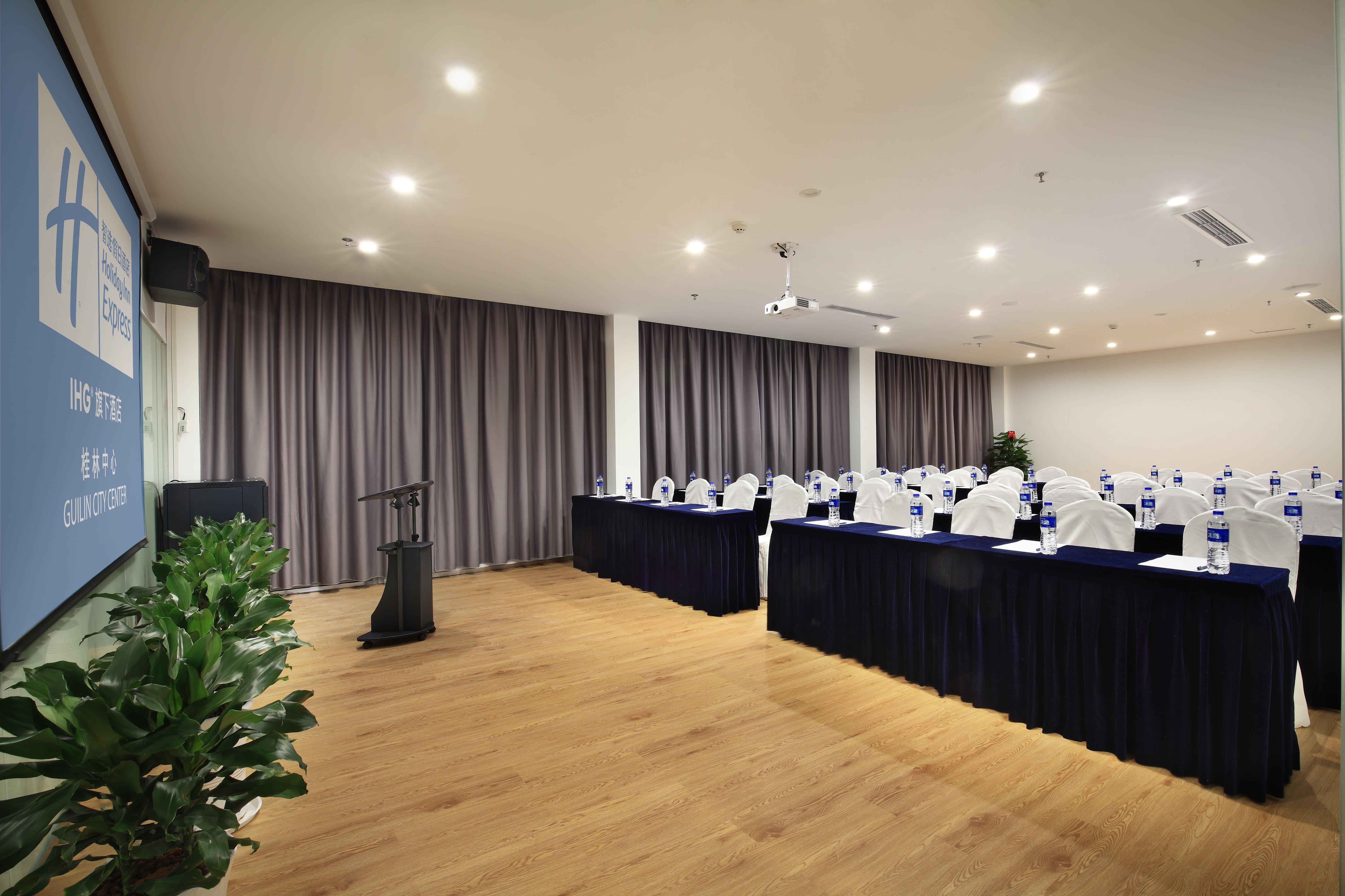 Holiday Inn Express Guilin City Center By Ihg Exterior foto